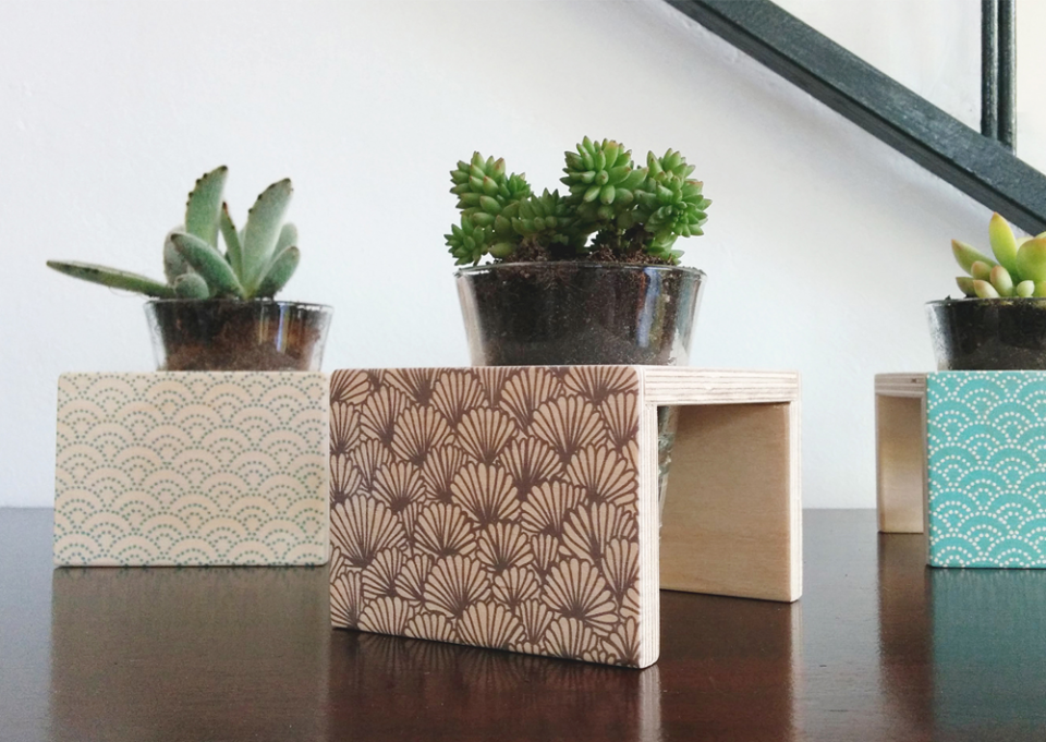 מעמד לעציץ יחיד