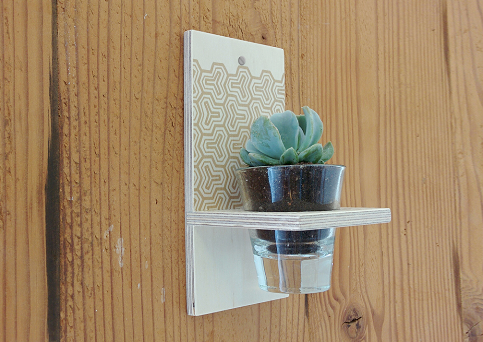 מעמד לעציץ נתלה