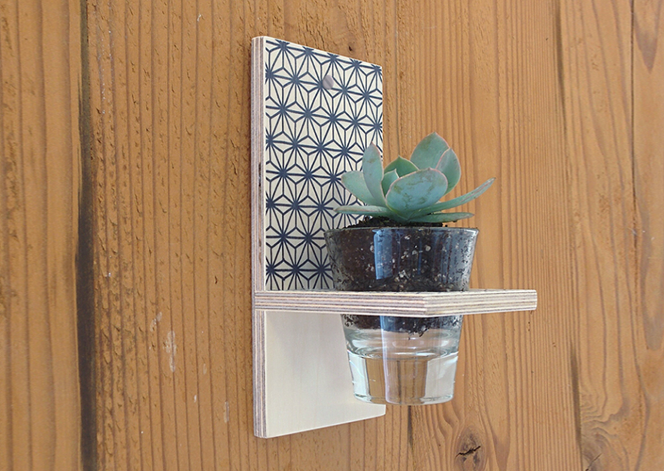 מעמד לעציץ נתלה