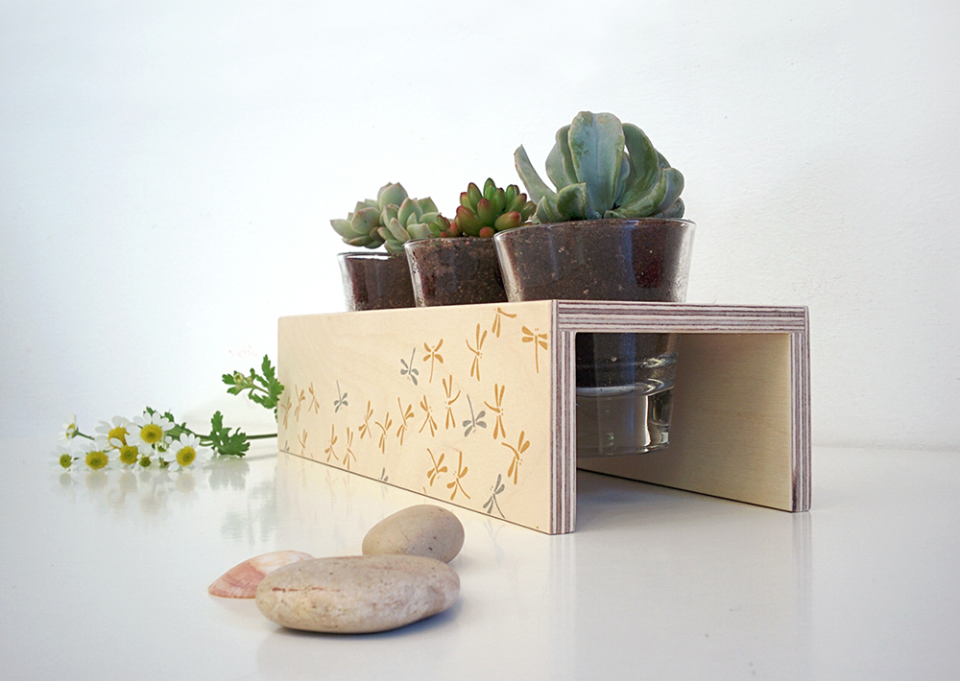 מעמד לעציץ שלישייה