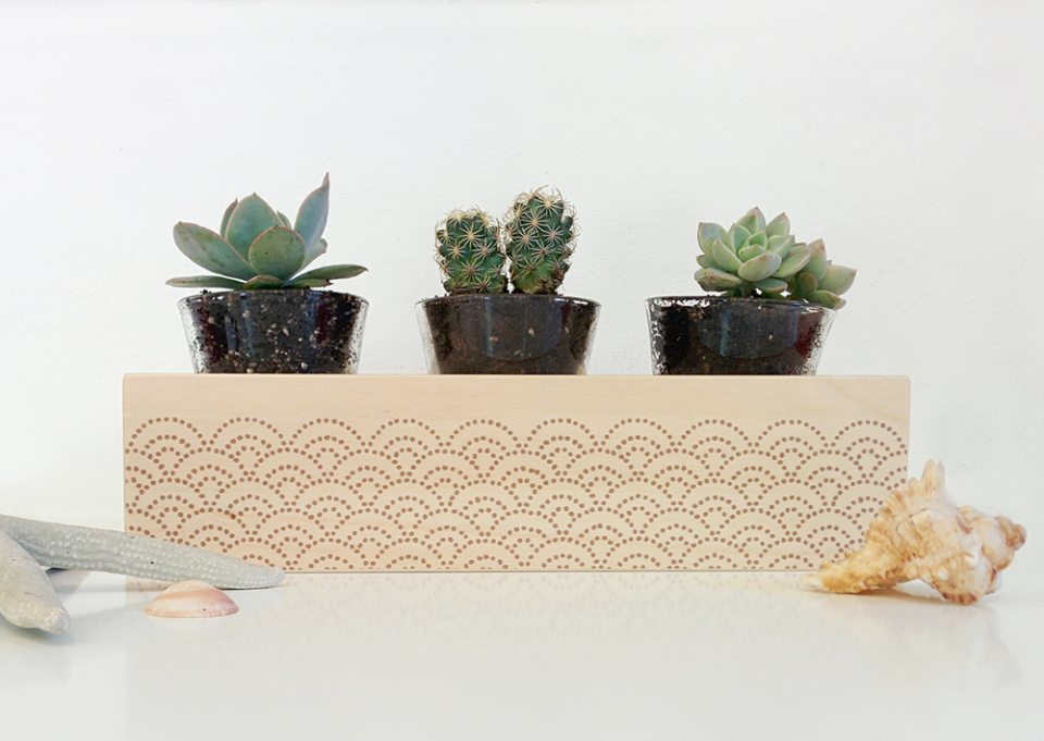 מעמד לעציץ שלישייה